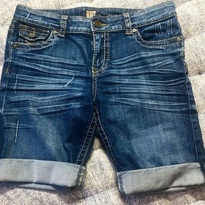 Kut From The Cloth 5 pocket jean shorts size 10.